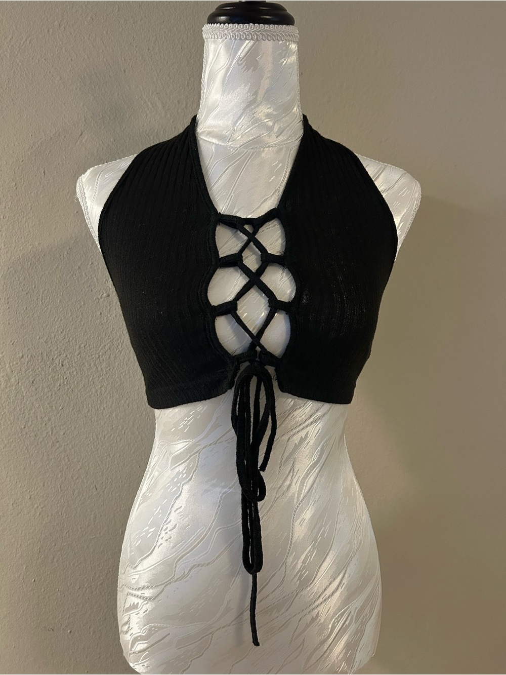 SHEIN Black Ribbed Lace-Up Halter Crop Top
